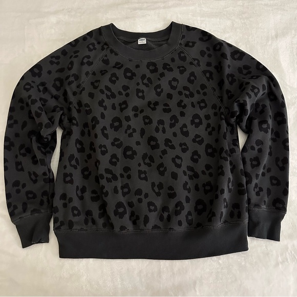 Old Navy Easy Vintage Crewneck in Black Animal Print - Picture 1 of 8